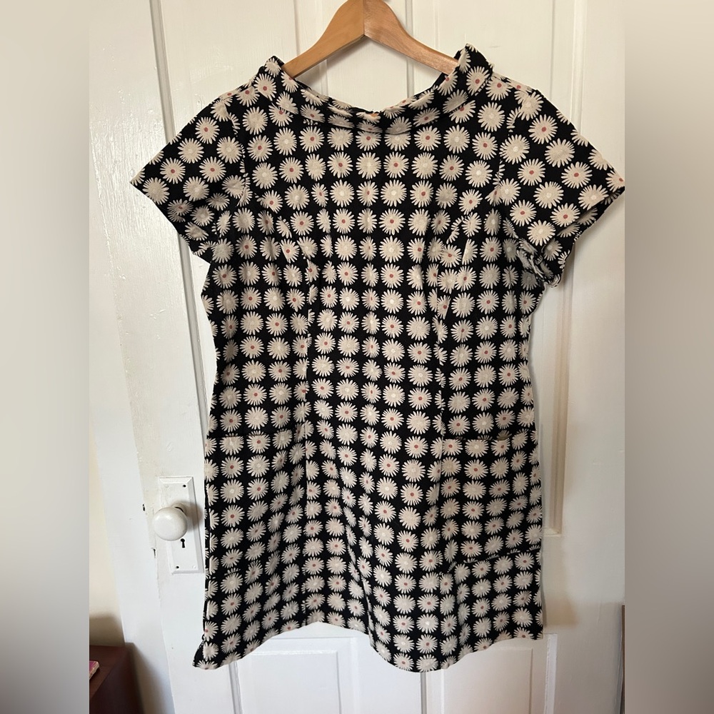 Black Floral Daisy Print Women’s Dress - Picture 2 of 8
